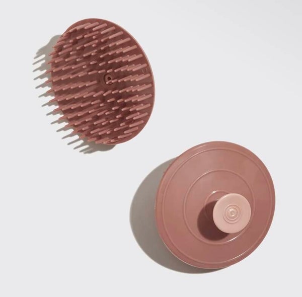 Scalp exfoliator in Terracotta