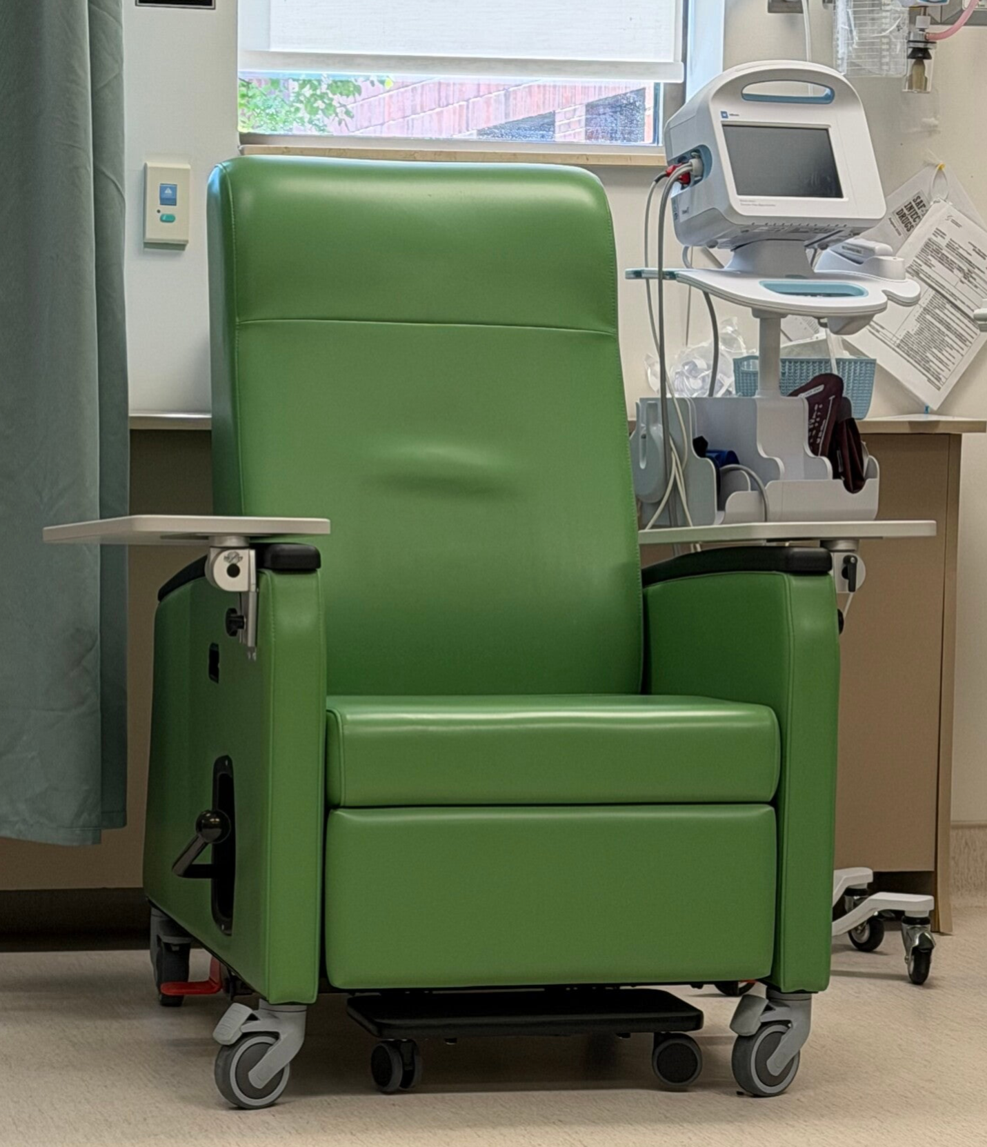 The Green Chair Donation - Don La Chaise Verte