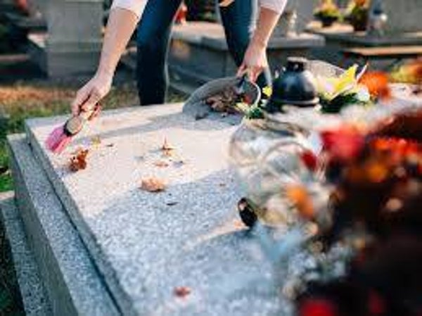 Nettoyage de sépulture