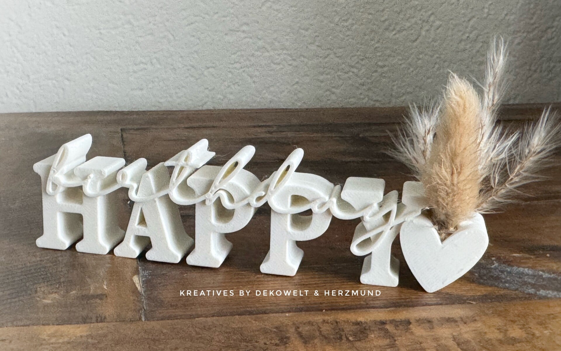 Happy Birthday Schriftzug mit Blumenloch