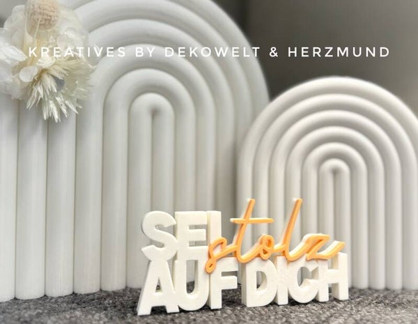 Schriftzug „sei stolz“