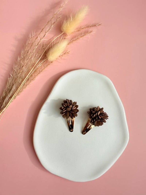 Pom pom bloemetjes bruin