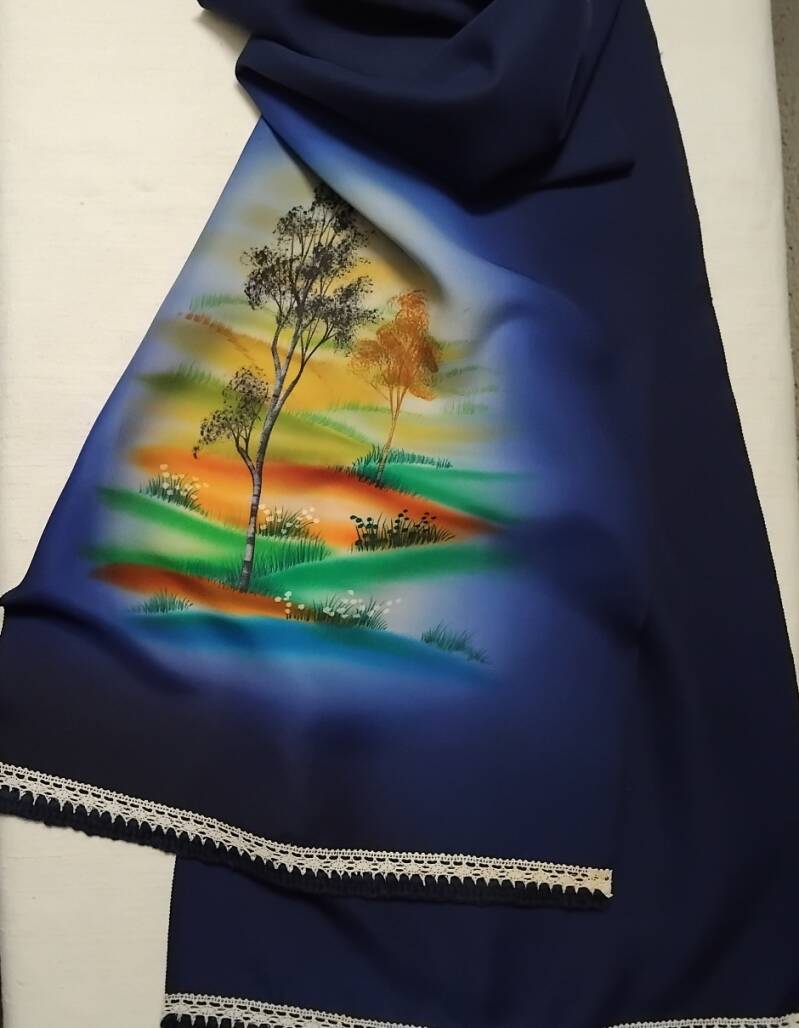 Magnifique foulard en soie peint à la main à l'indigo
