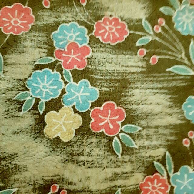 Soie verte mate avec petites fleurs roses/bleues 100 ou 160cm