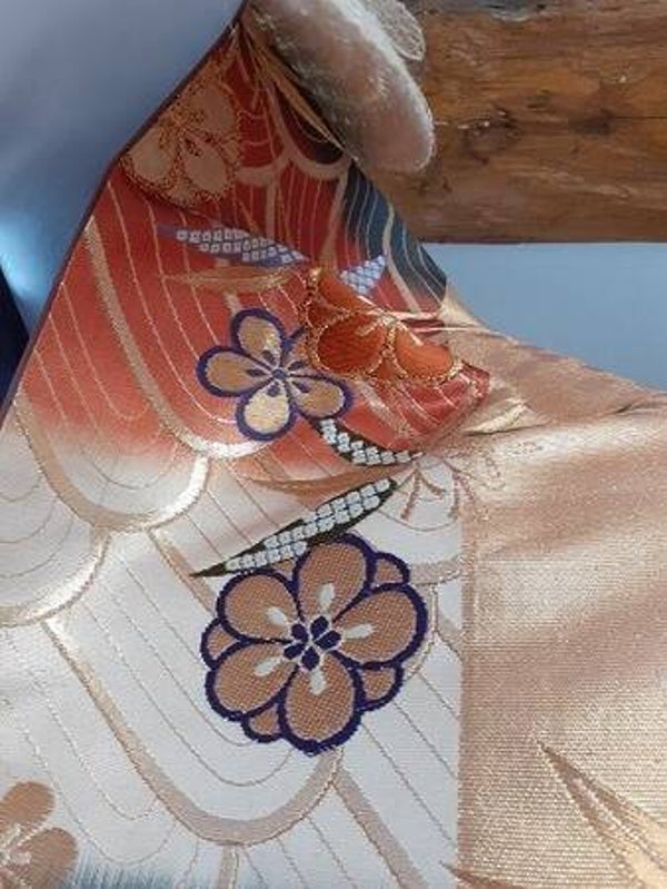 Fleurs anciennes OBI et fil d'or 100% soie 400x31cm