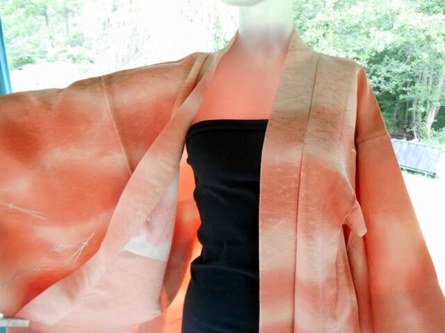 haori rose saumon brodé à la main