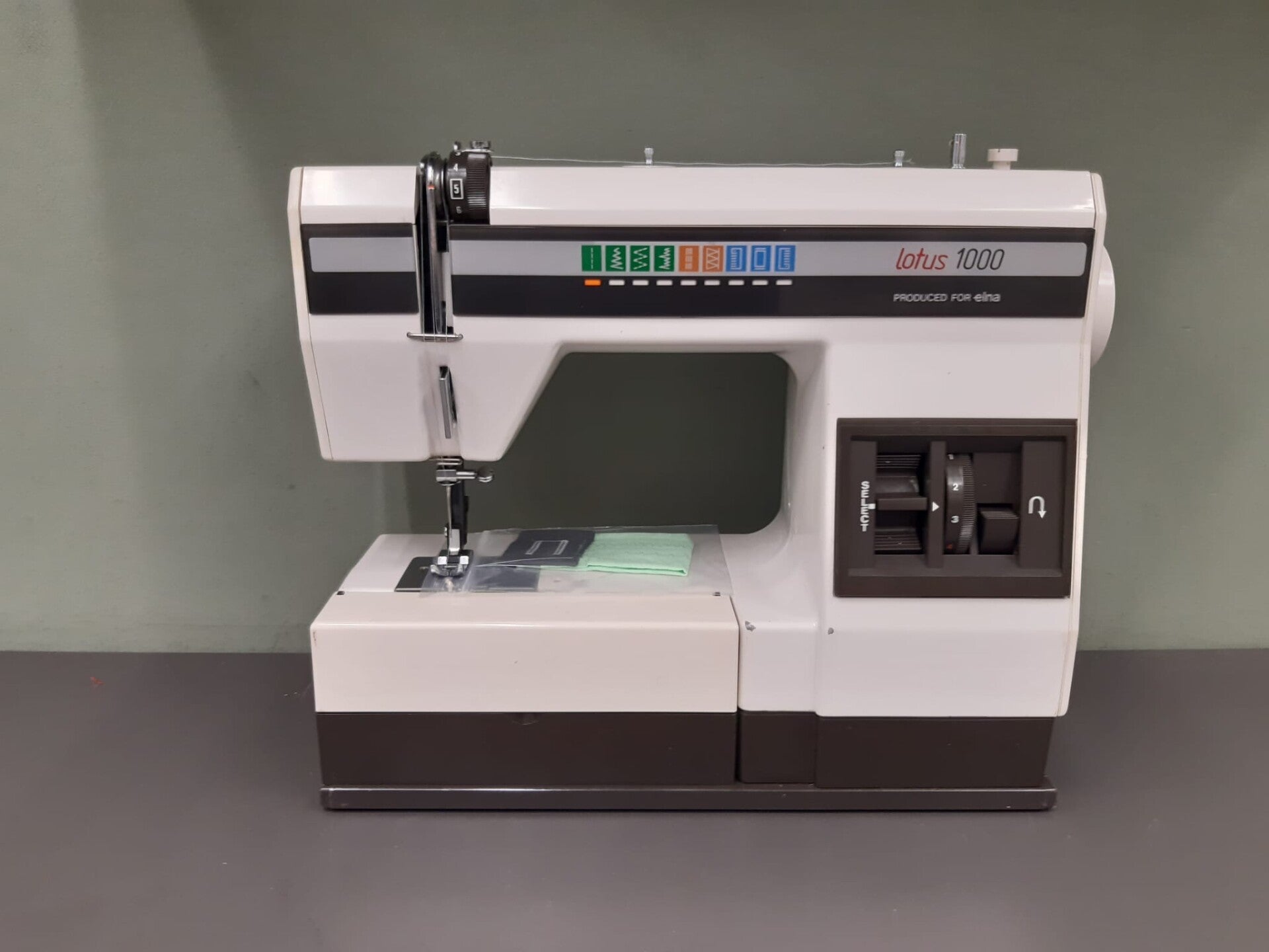 Elna Lotus.  1000