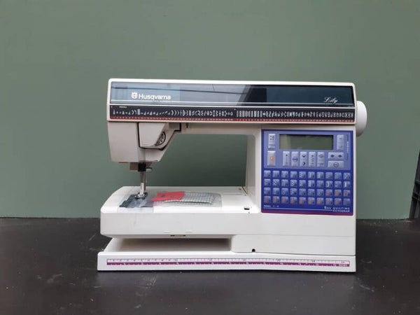 Husqvarna Viking  Lilly 555