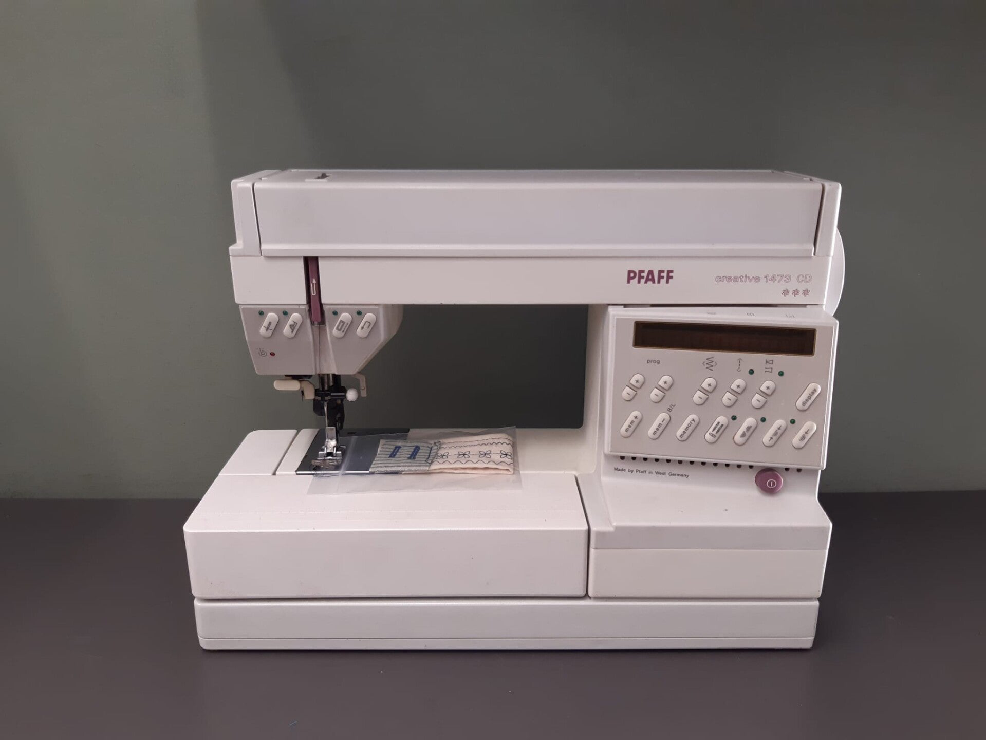 Pfaff creative  1473 CD met IDT