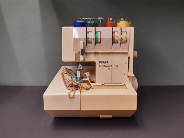 Pfaff Hobbylock. 788