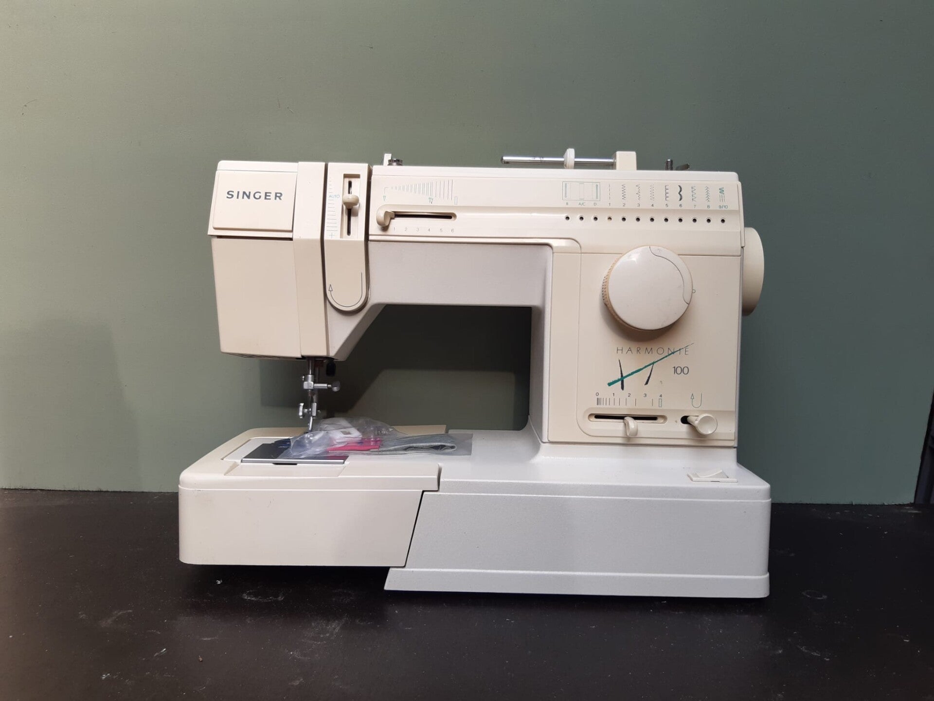 Singer Harmonie 100
