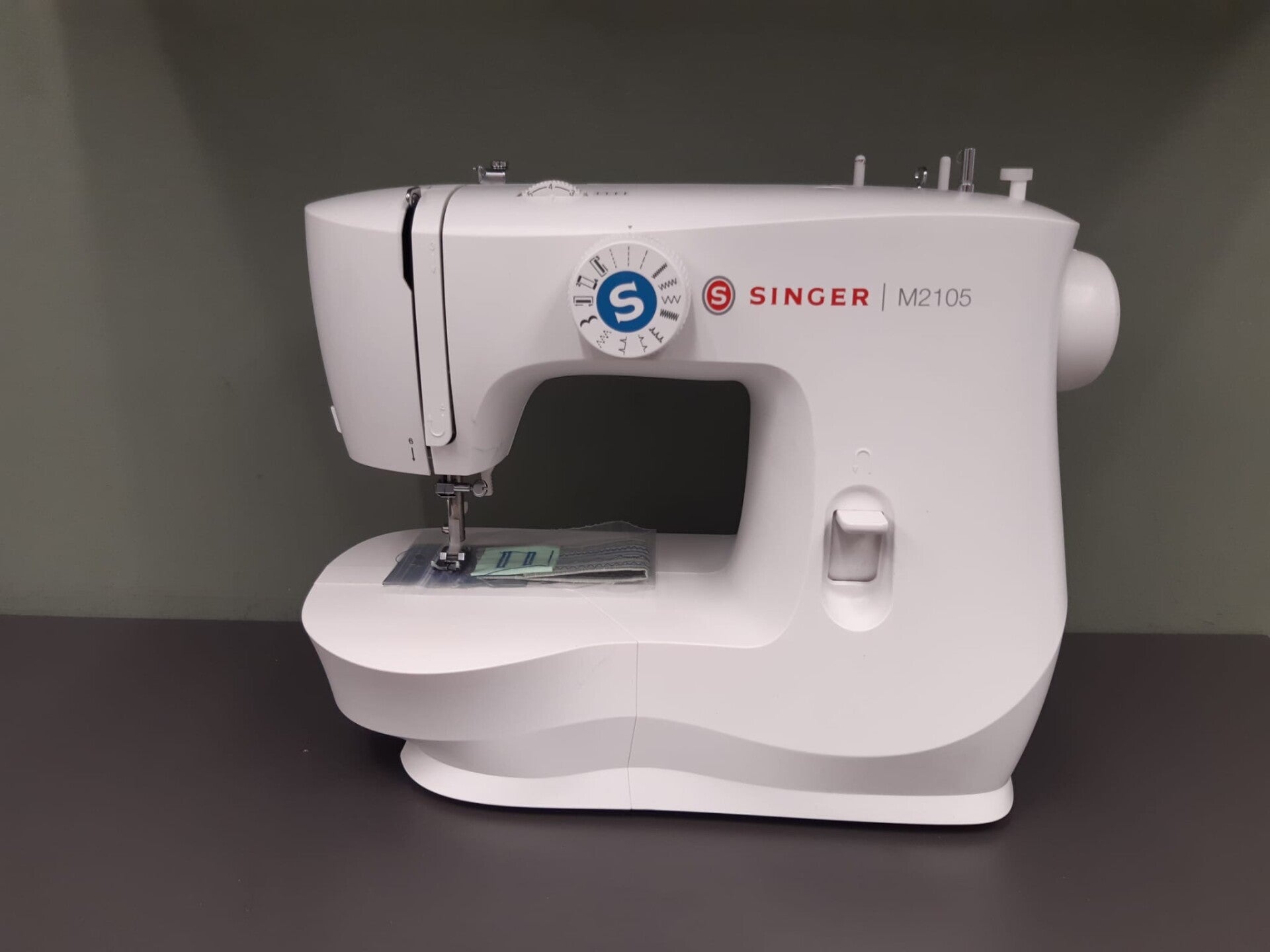 Singer M2105