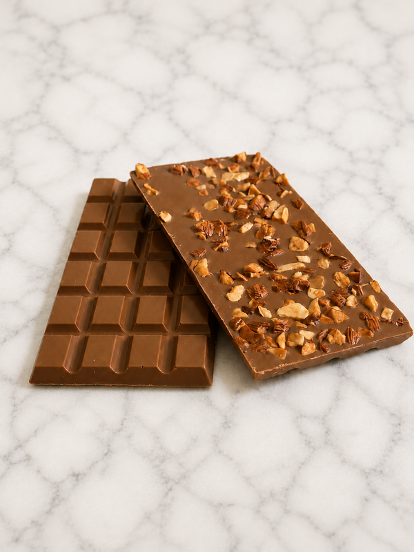 Melkchocoladetablet met gekarameliseerde amandelnootjes