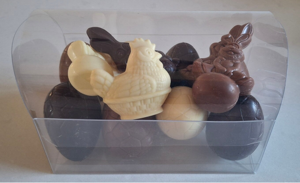 Paaskoffertje Klassiek - een mengeling van 13 holle eieren en figuurtjes