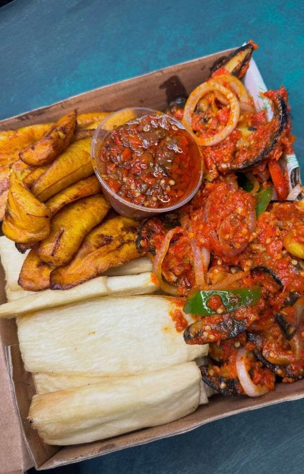Yam/sauce plater