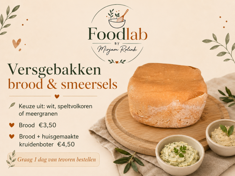 Versgebakken brood met huisgemaakte kruidenboter van Foodlab by Mirjam