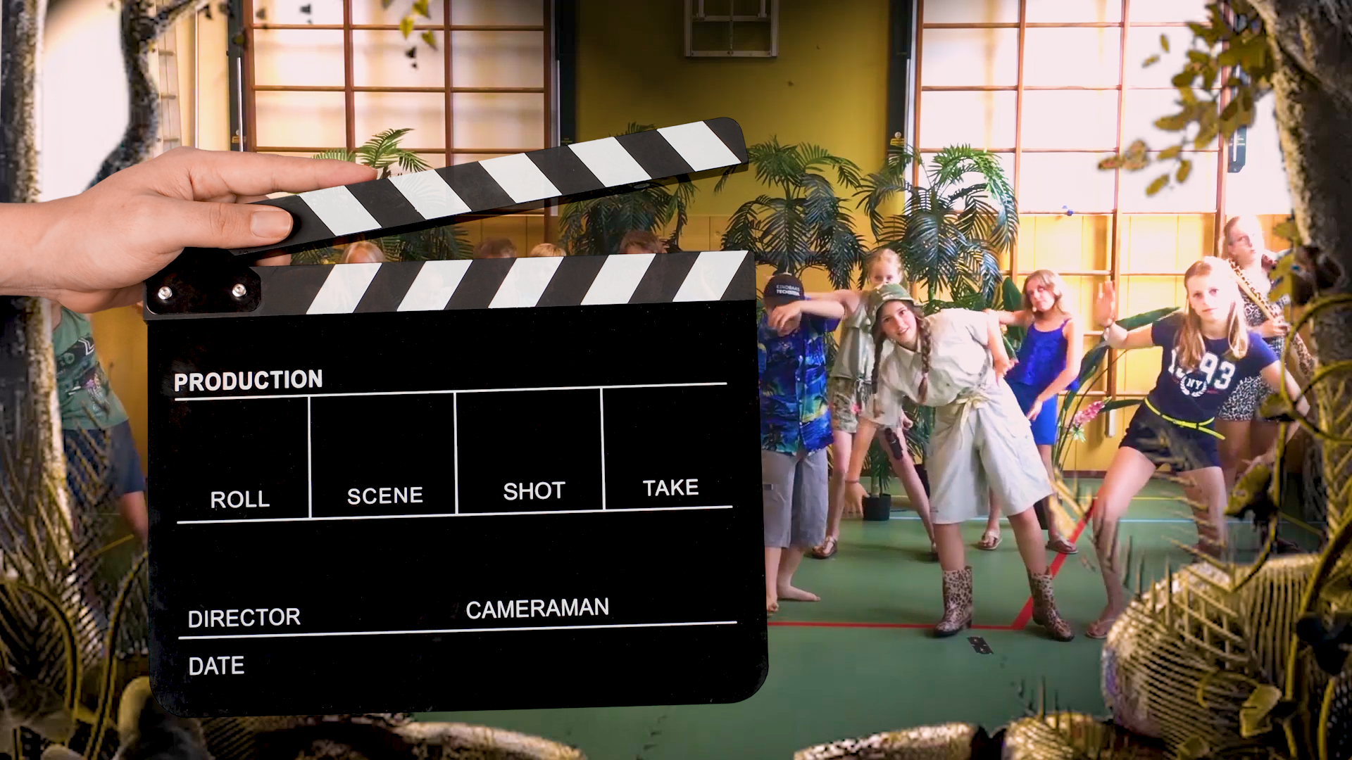 Filmen van de groep 8 musical met meerdere toestellen vanaf verschillende hoeken