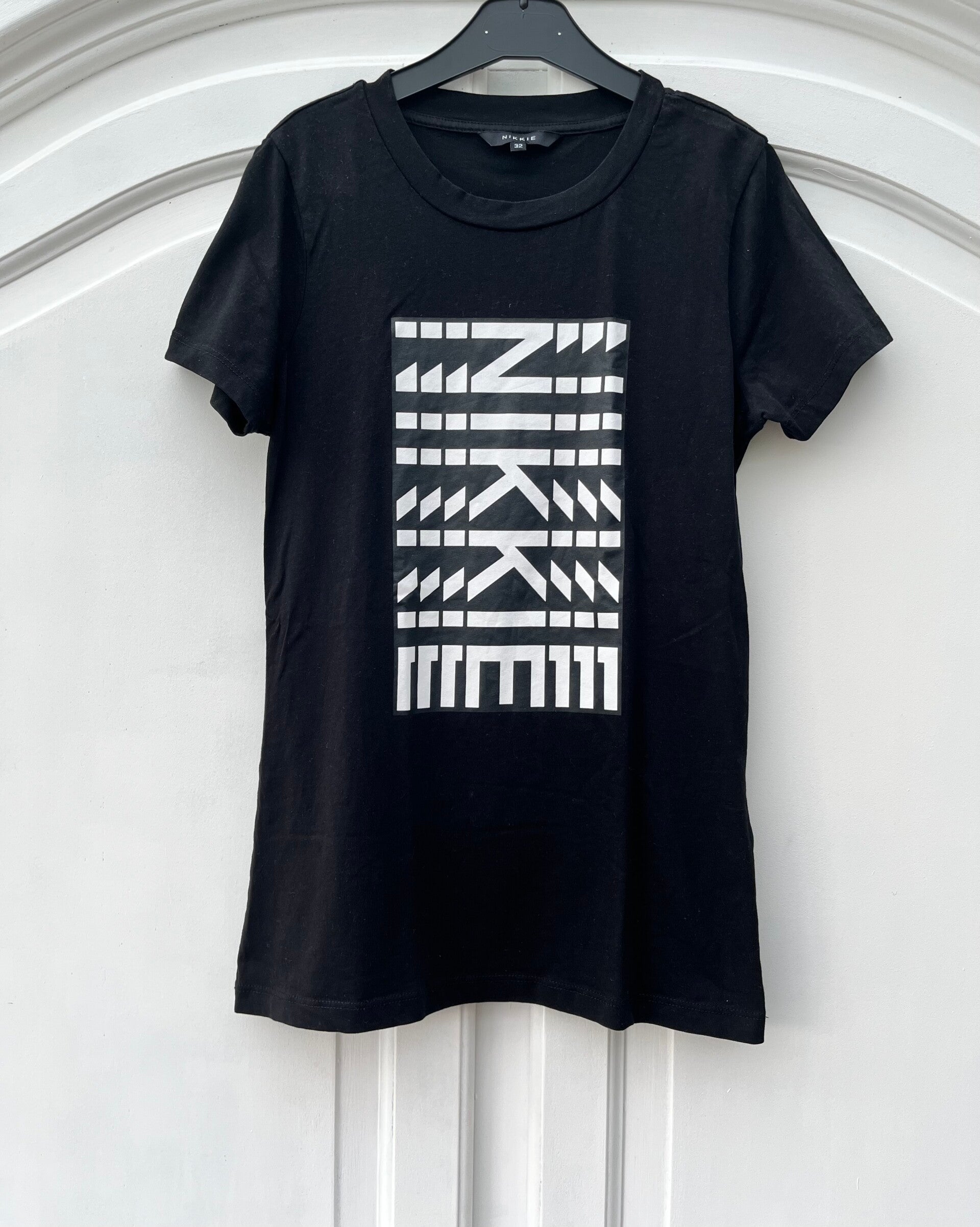 T-Shirt NIKKIE maat 32
