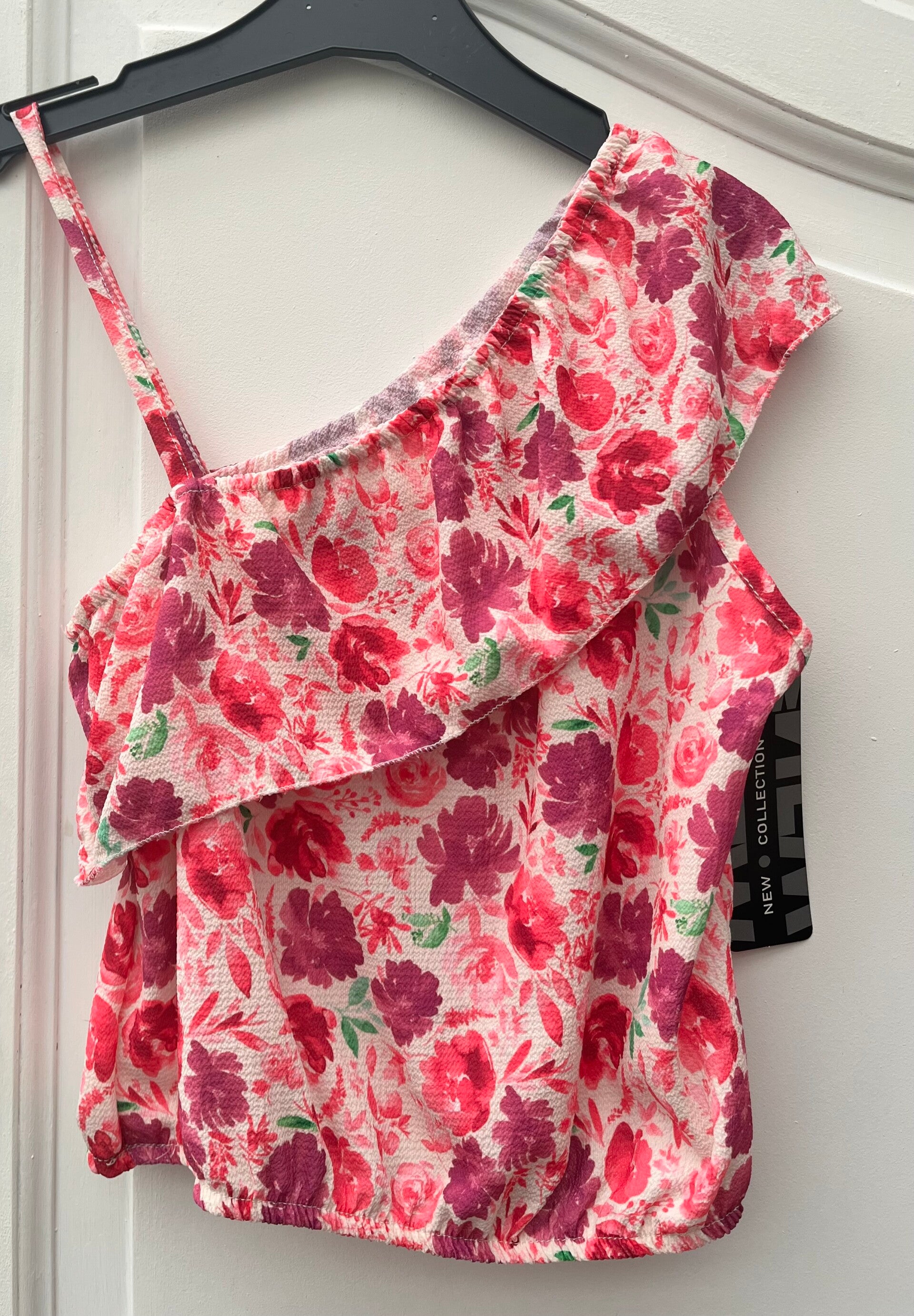 Vrolijk bloementopje van New Collection 🌸 maat 146/152