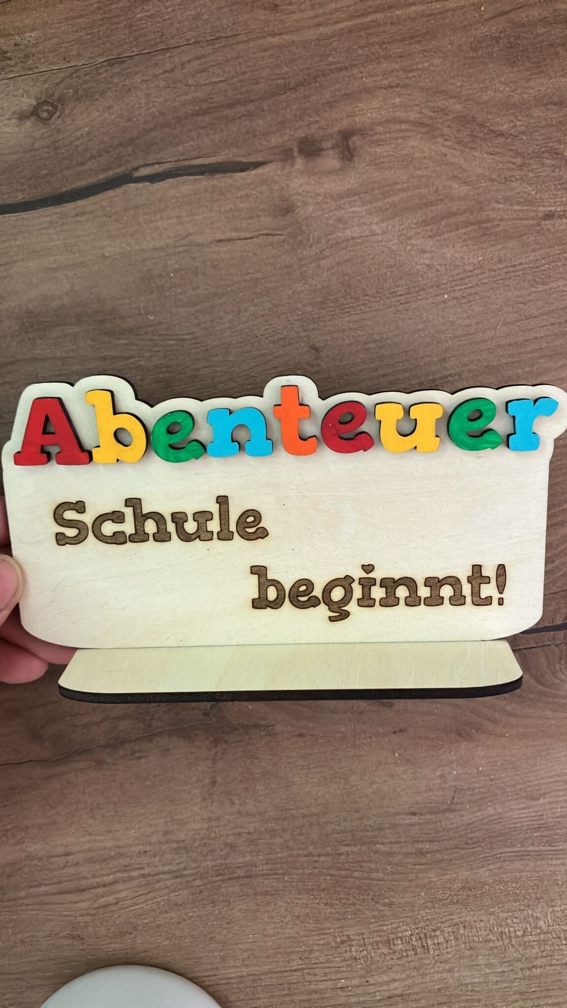 Tischaufsteller „Abenteuer Schule beginnt“ – bunte Deko zum Schulstart 🎒🌈