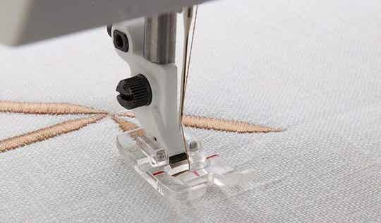 Borduurvoet B tranparant (413 11 38 45)