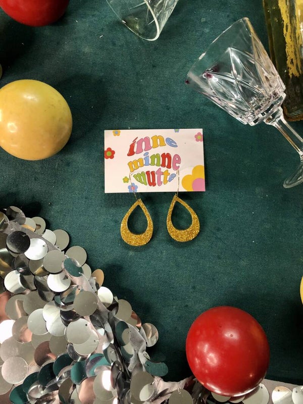 Gold sparkle drops