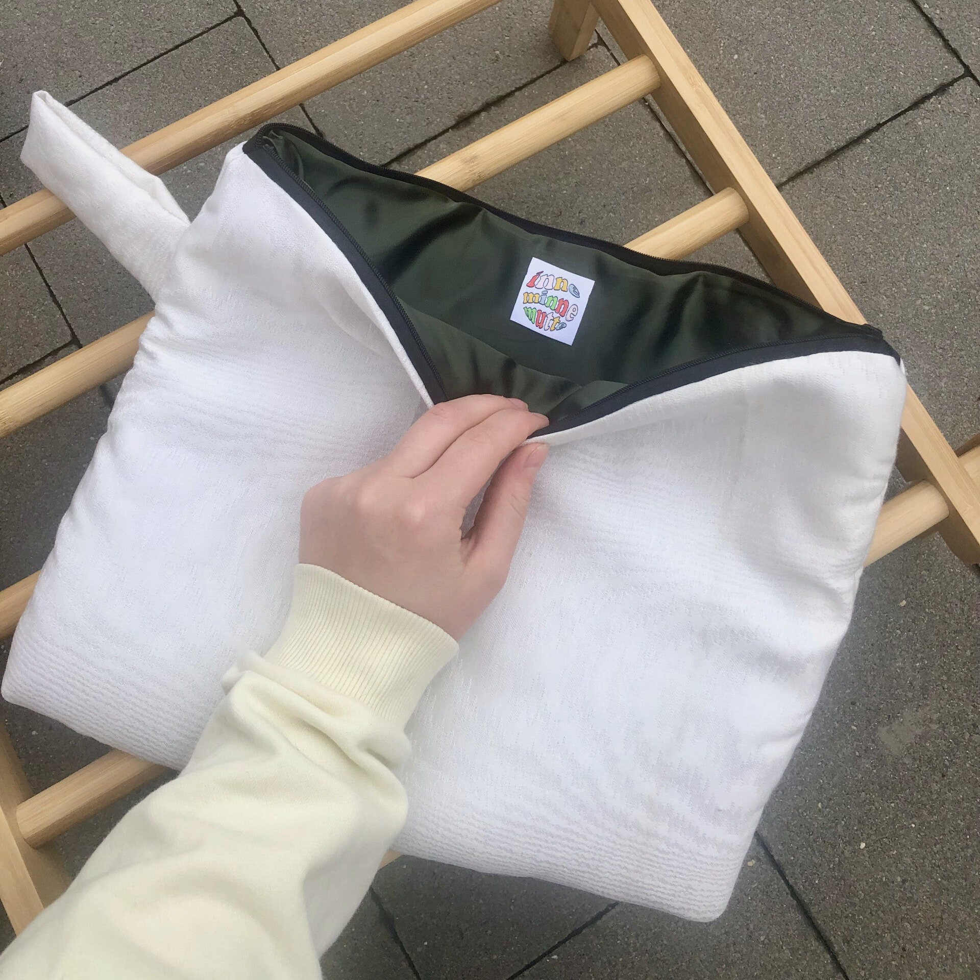 Woody pouch sleeve