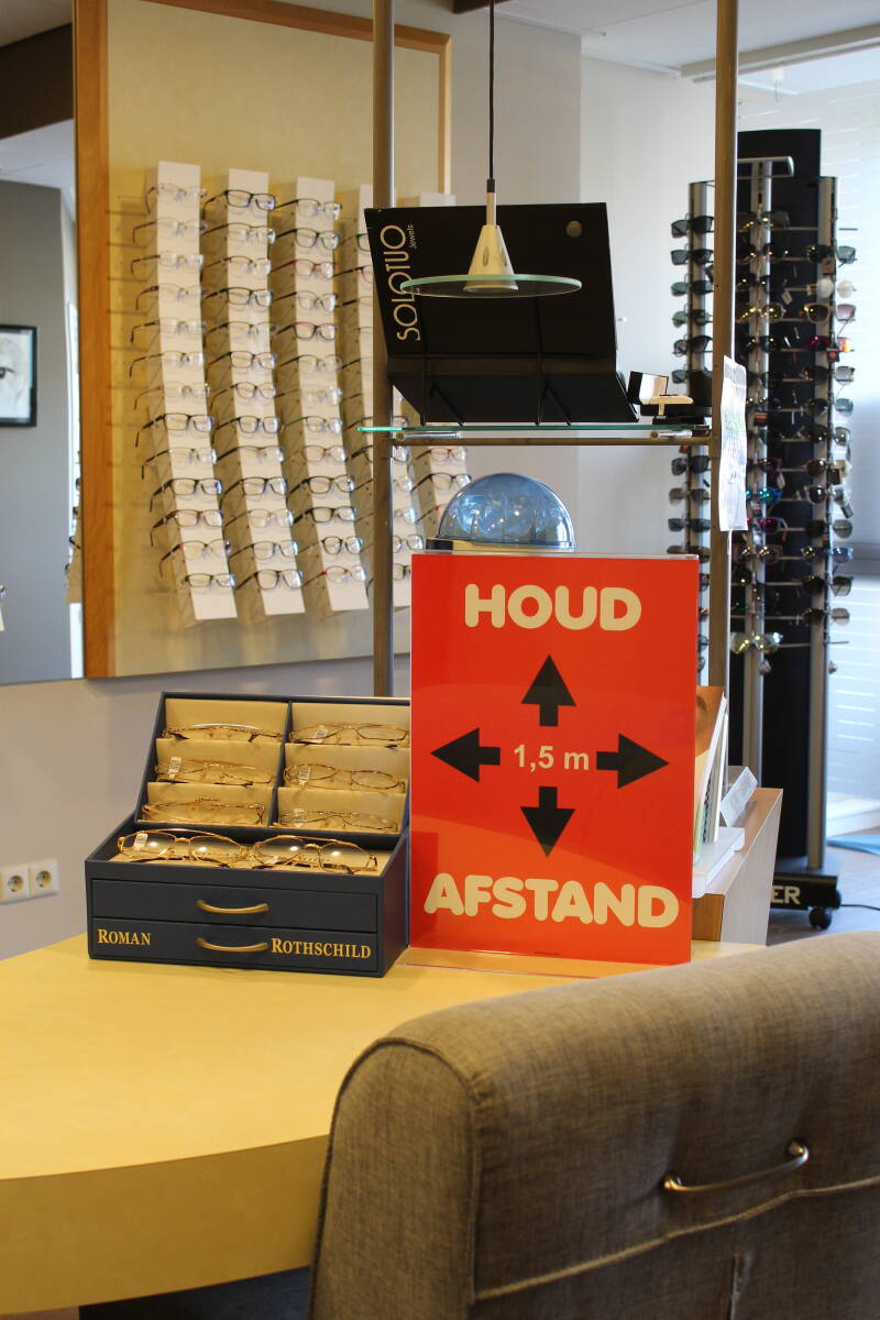 houd 1,5 meter afstand aanwijzing voor in elke winkel