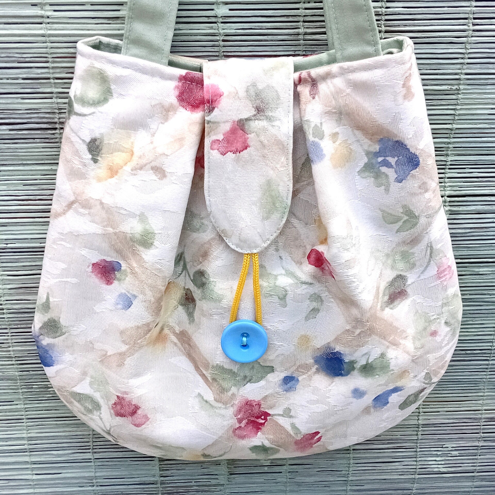 CREAM FLORAL SHOULDER BAG