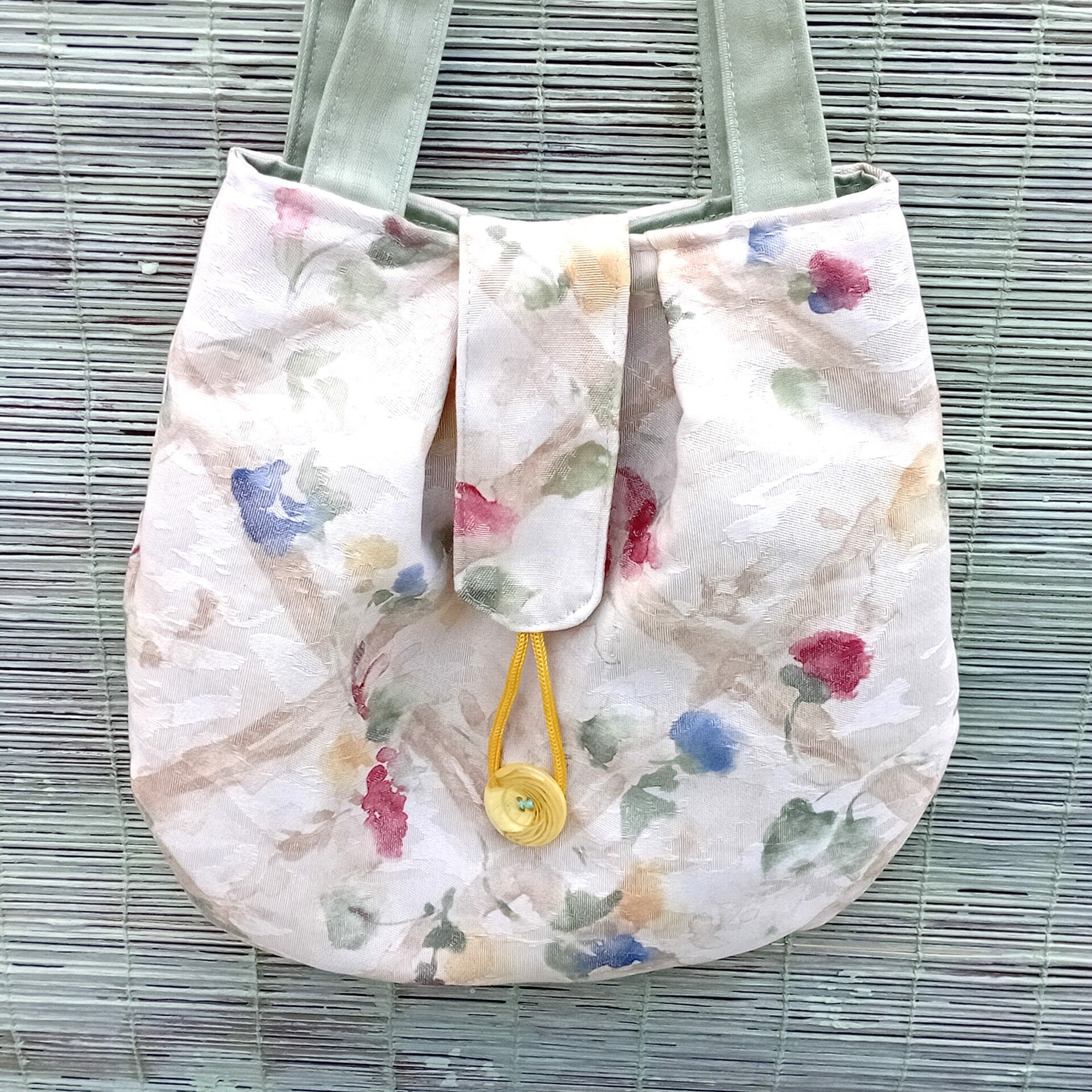 CREAM FLORAL SHOULDER BAGS