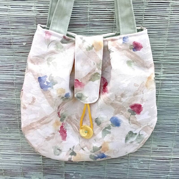CREAM FLORAL SHOULDER BAGS