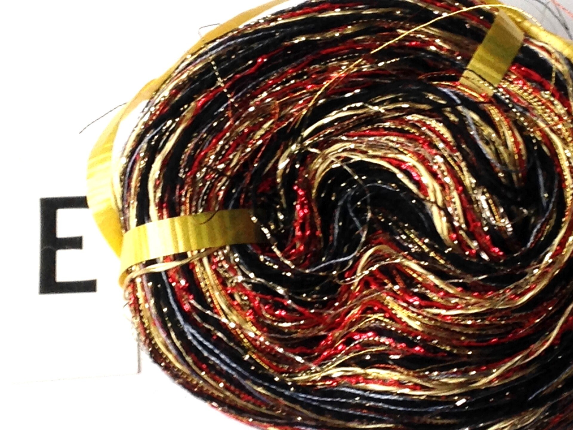 GOLD BLACK RED MIX BALL E