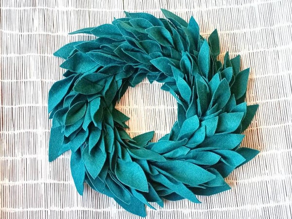 GREEN FELT 'LEAVES' WREATH