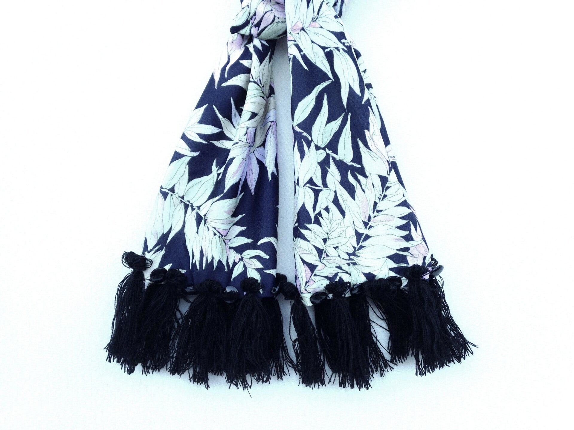 BLACK FOLIAGE SCARFLET