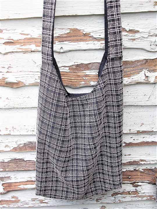 NAVY GRID MEDIUM BAG B