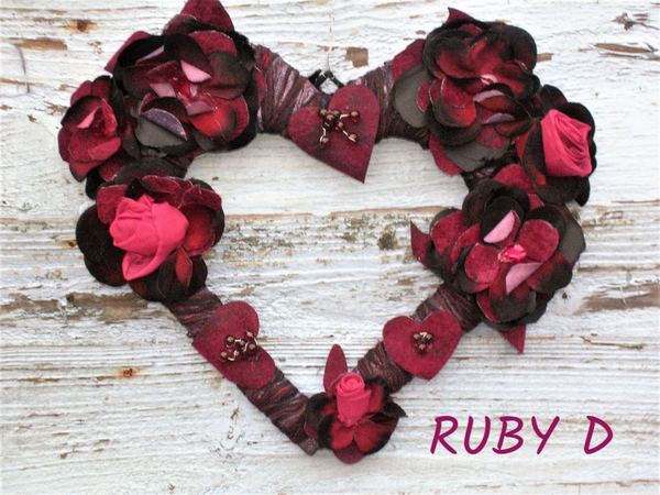 FLORAL HEART WREATH - RUBY D