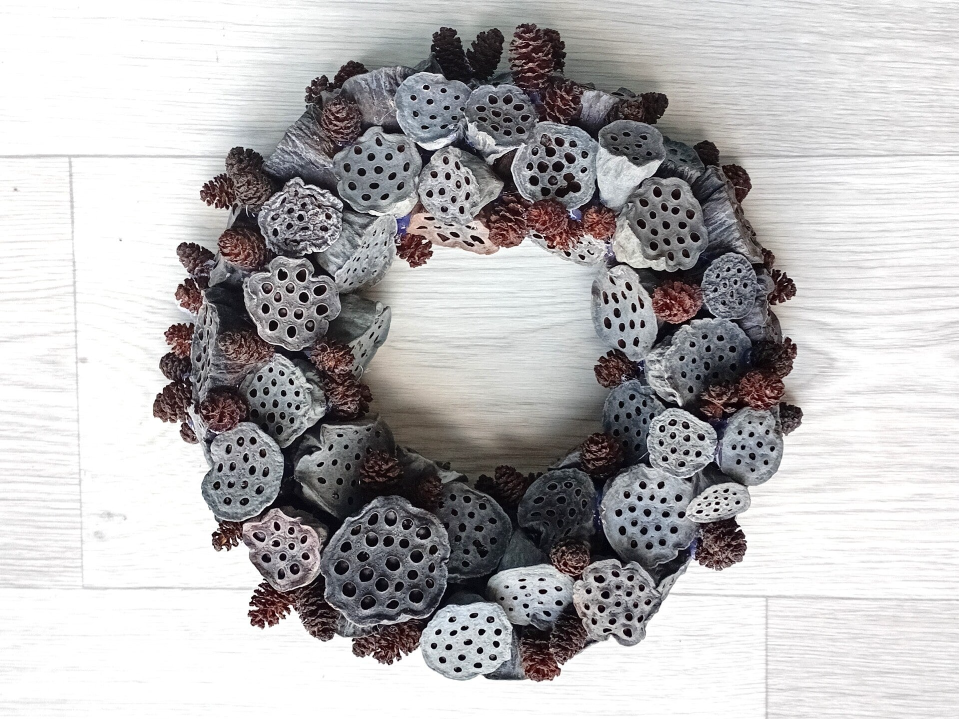 LOTUS PODS WREATH - H