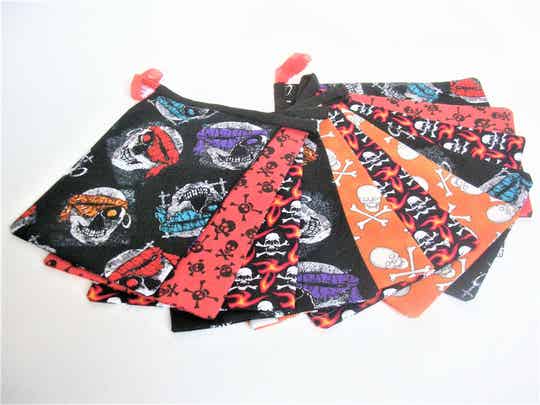 PIRATES PLAY & JOLLY ROGER BUNTING