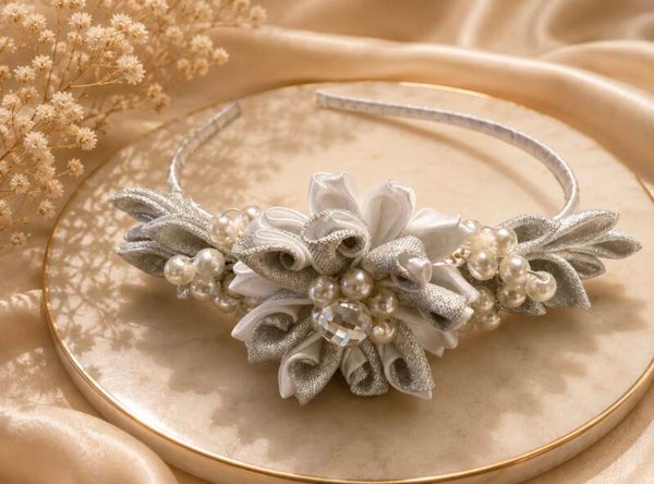 Serre-tête blanc/argent avec fleurs et perles
