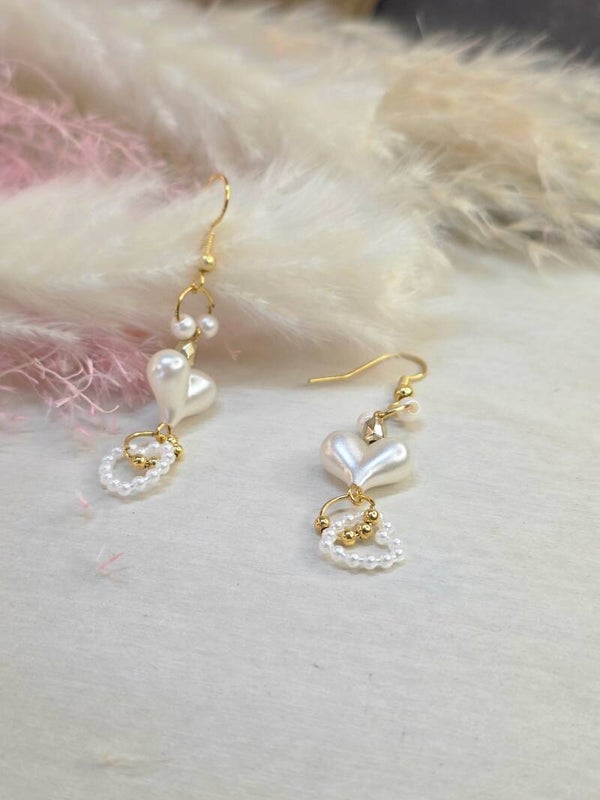Boucles d’Oreilles "Cœur de Nacre" – Élégance Perlée