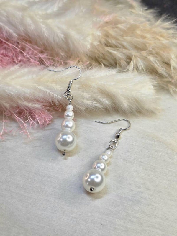​🌸 Boucles d’Oreilles "Cascade de Perles" – Élégance Intemporelle