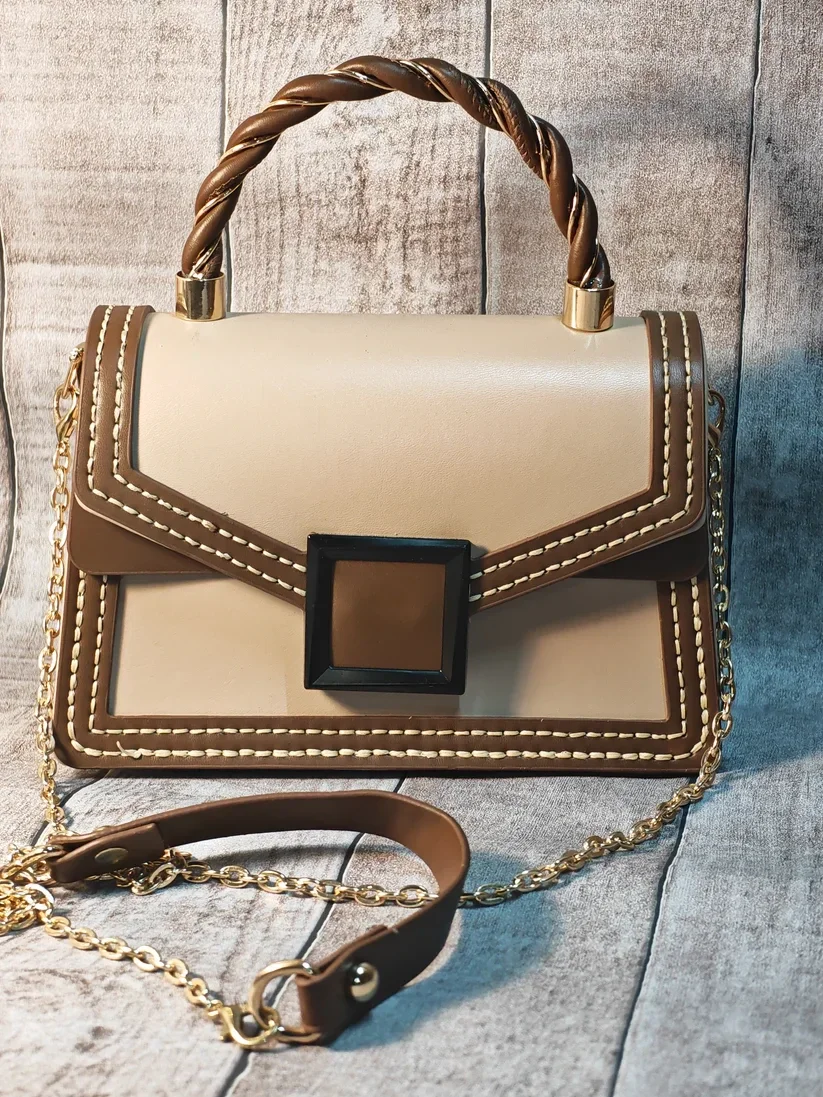 L'Élégance Artisanale à votre portée – Sac à Main Bicolore