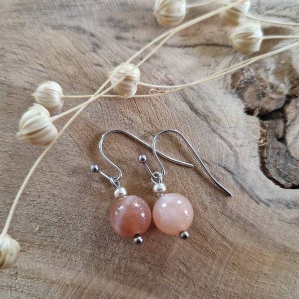 Oorbellen Roze maansteen 8mm - Zilverkleurige oorhaakjes