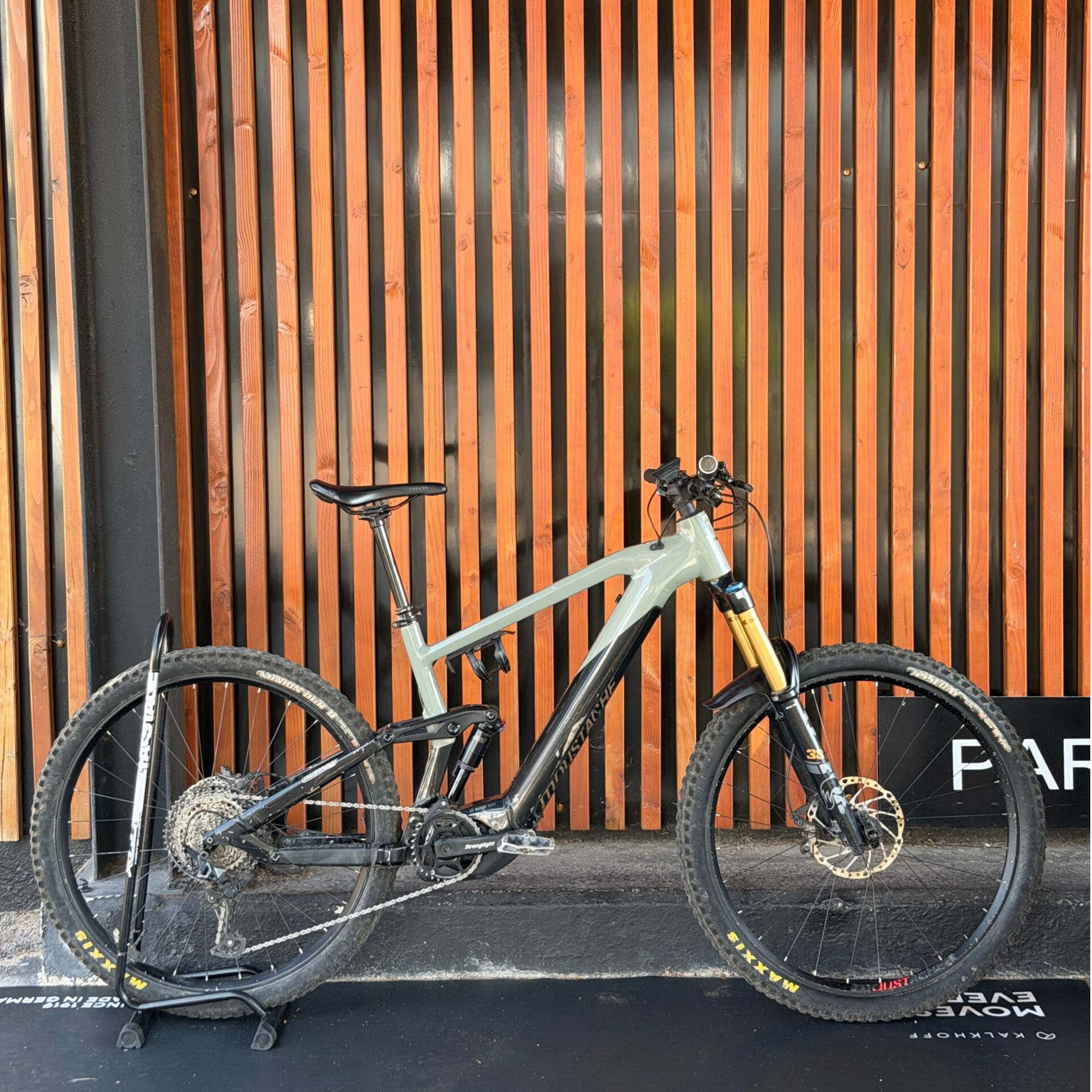 Moustache – VTT électrique tout suspendu - Taille L