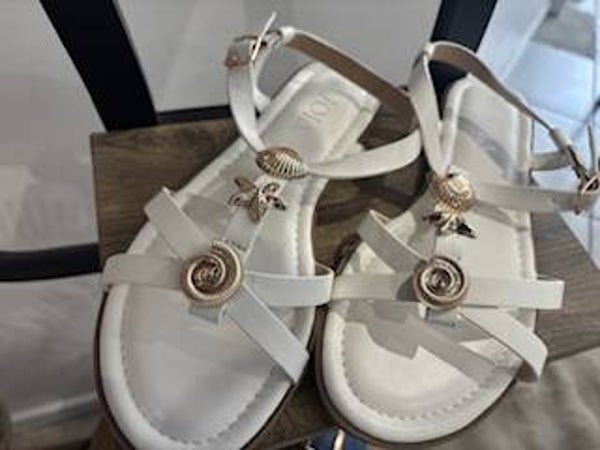 Sandales a brides coquillages