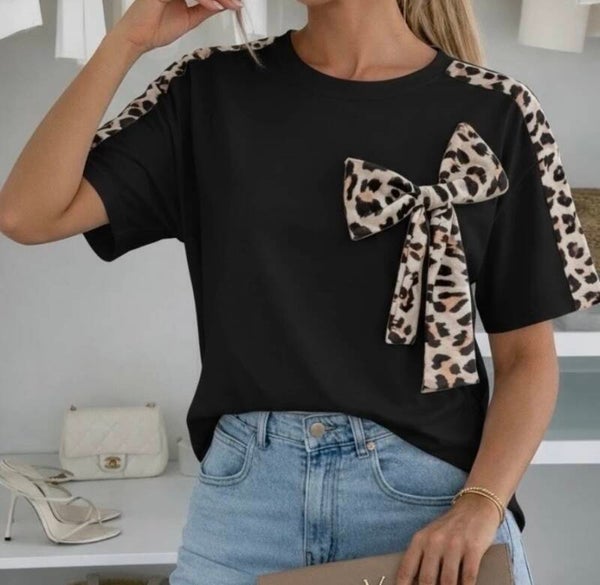 Top a bandes et noeud leopard noir