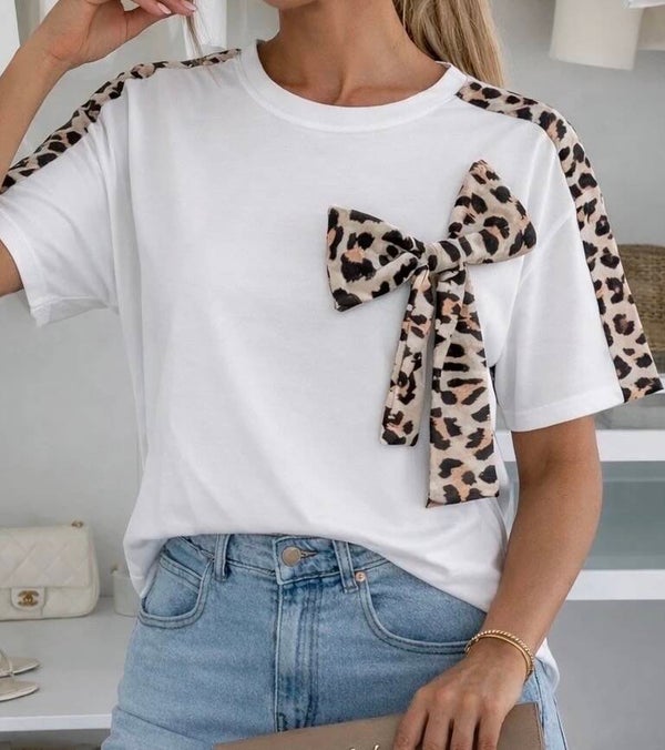Top a bandes et noeud leopard blanc