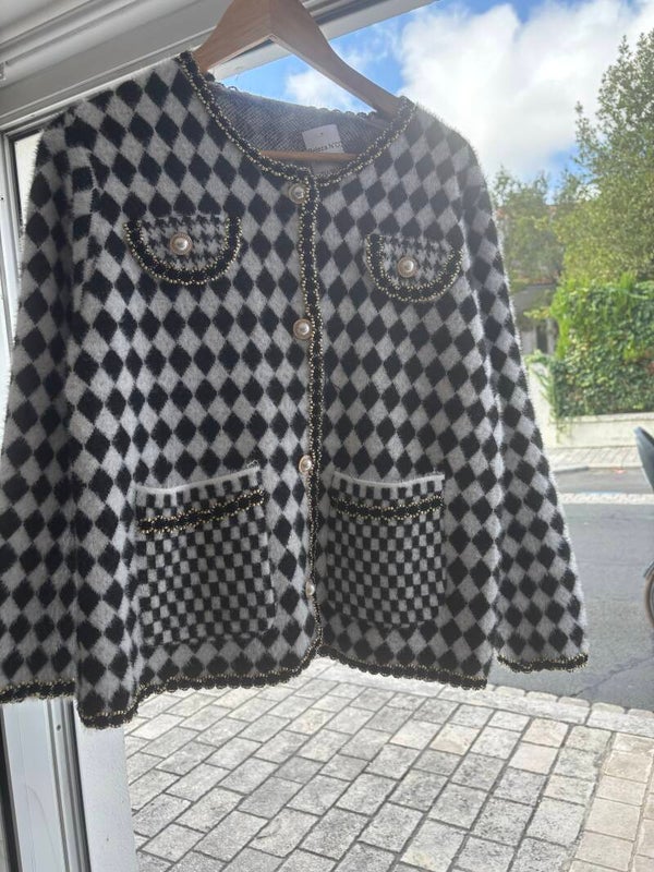 Veste imitation Chanel noir et blanche