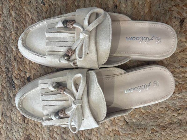 Mules en suédine à franges beige