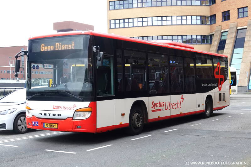 1015-setra-s415-le-business-bouwjaar-2016-foto-11-10-2025-station-amersfoort-kopie-standard-4v4g98.jpg